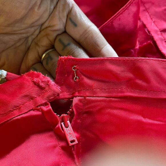 Vintage 50s Hand Embroidered PEACOCKS FLOWERS Long SKIRT Red Satin 32" waist - Picture 11 of 11